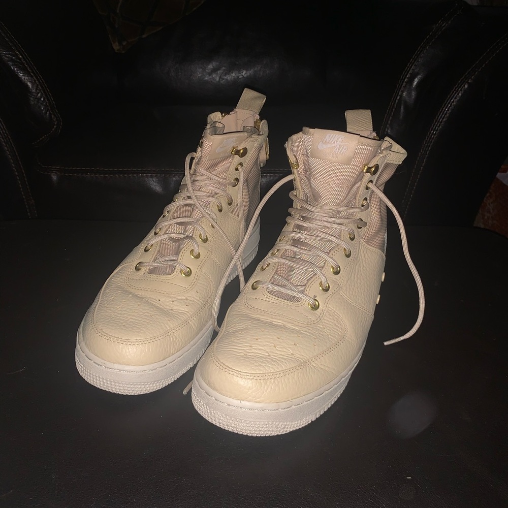 NIKE SF Air Force 1 Mid